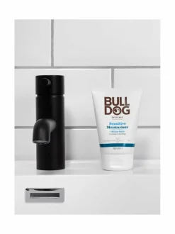 Miehet-Bulldog Natural Skincare Bulldog Sensitive Moisturiser -kasvovoide 100 ml