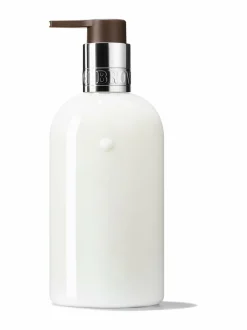 Naiset-Molton Brown Coastal Cypress Sea Fennel Hand Lotion -käsivoide 300 ml