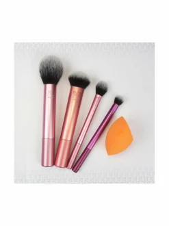 Meikkaustarvikkeet-Real Techniques Everyday Essentials Make Up Brush Set -sivellinsetti, 5 osaa VAALEANPUNAINEN