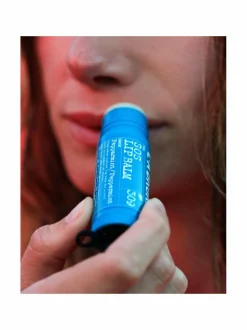 Kasvojenhoito|Kasvojenhoito-L:A Bruket Lip Balm SOS -huulivoide