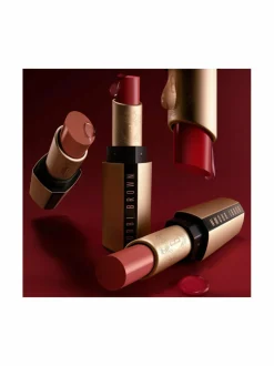 Huulet-Bobbi Brown Luxe Matte Lipstick -huulipuna