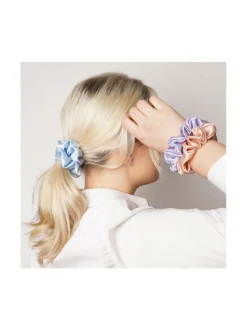 Hiustarvikkeet-Upcycle with Jing Mulberry Silk Scrunchie -hiusdonitsi - vaaleansininen LIGHT BLUE