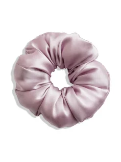 Hiustarvikkeet-Upcycle with Jing Oversized Pillow Scrunchie -hiusdonitsi - VAALEANPUNAINEN