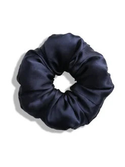 Hiustarvikkeet-Upcycle with Jing Oversized Pillow Scrunchie -hiusdonitsi - TUMMANSININEN