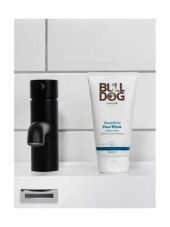 Miehet-Bulldog Natural Skincare Sensitive Face Wash -puhdistustuote 150 ml