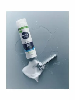 Kasvojenhoito-NIVEA MEN Sensitive Shaving Gel -parranajogeeli 200 ml